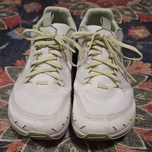 Altra Lone Peak 6 White and Light Green Sneakers Womens Size 11